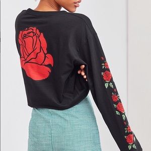 Rose cropped long sleeve tee🌹